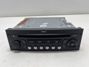 Gebruikte Radio CD Speler Peugeot 207/207+ (WA/WC/WM) 1.4 16V VTi Prijs € 20,00 Margeregeling aangeboden door F. van den Mosselaar autodemontage