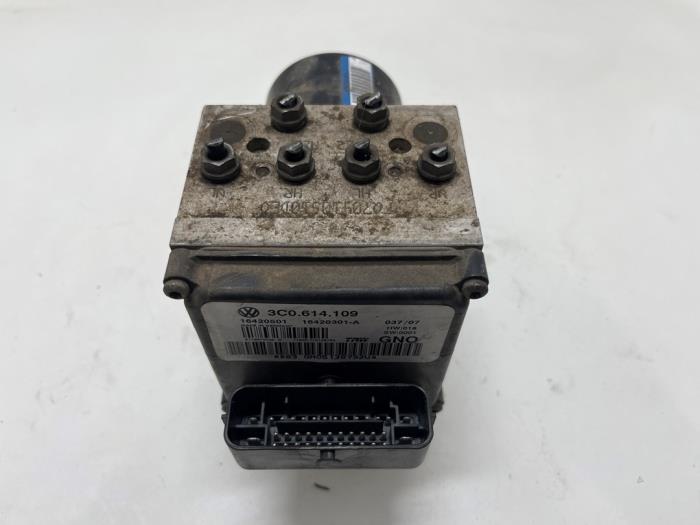 Gebruikte ABS Pomp Volkswagen Passat Variant (3C5) 1.9 TDI Prijs € 20,00 Margeregeling aangeboden door F. van den Mosselaar autodemontage