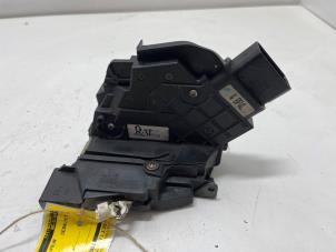 Gebruikte Slotmechaniek Portier 4Deurs rechts-voor Mazda 3 Sport (BK) 1.6i 16V Prijs € 18,50 Margeregeling aangeboden door F. van den Mosselaar autodemontage