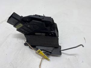 Gebruikte Slotmechaniek Portier 4Deurs links-voor Mazda 3 Sport (BK) 1.6i 16V Prijs € 18,50 Margeregeling aangeboden door F. van den Mosselaar autodemontage