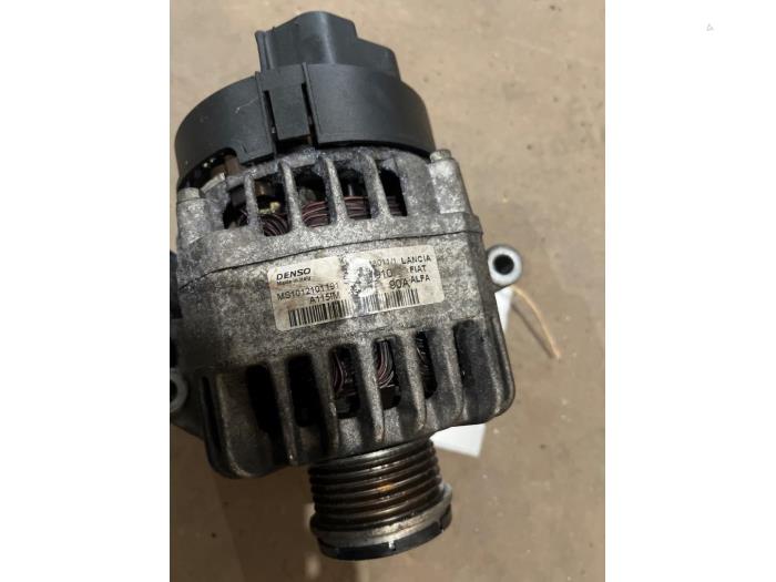 Dynamo van een Fiat Doblo Cargo (263) 1.3 MJ 16V Euro 4 2012
