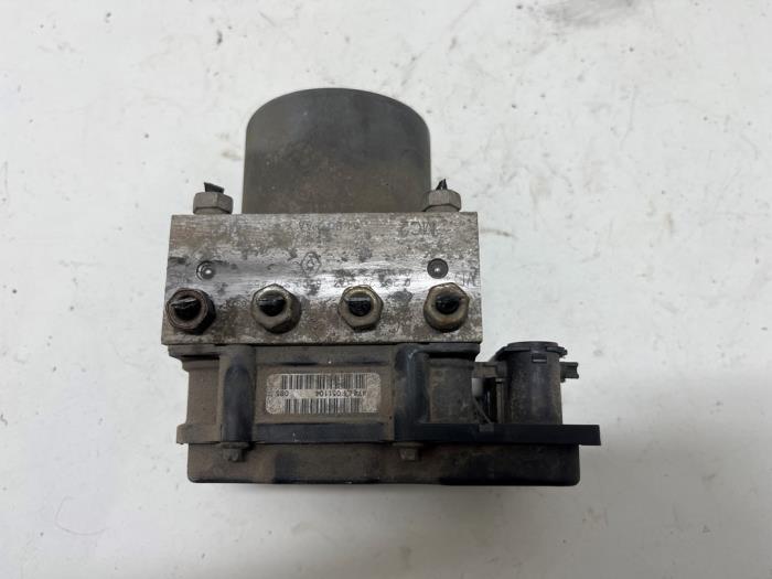 Gebruikte ABS Pomp Renault Megane II (LM) 1.6 16V Prijs € 15,00 Margeregeling aangeboden door F. van den Mosselaar autodemontage