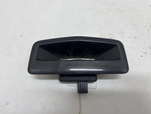 Gebruikte Handgreep Achterklep Renault Megane II (LM) 1.6 16V Prijs € 15,00 Margeregeling aangeboden door F. van den Mosselaar autodemontage