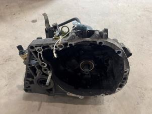 Gebruikte Versnellingsbak Dacia Duster (HS) 1.6 16V Prijs € 500,00 Margeregeling aangeboden door F. van den Mosselaar autodemontage