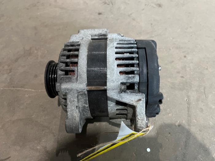Gebruikte Dynamo Chevrolet Spark (M300) 1.0 16V Bifuel Prijs € 35,00 Margeregeling aangeboden door F. van den Mosselaar autodemontage