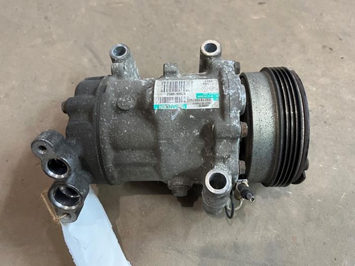 Gebruikte Aircopomp Renault Clio II (BB/CB) 1.2 Prijs € 50,00 Margeregeling aangeboden door F. van den Mosselaar autodemontage