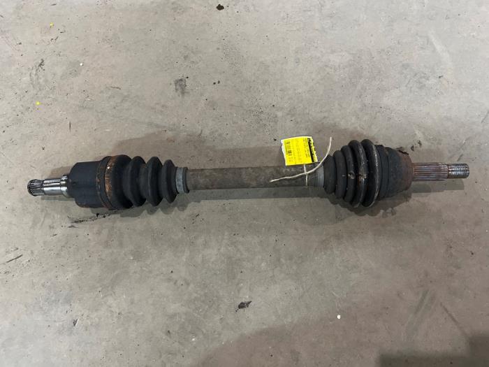 Gebruikte Aandrijfas links-voor Ford Fiesta 5 (JD/JH) 1.25 16V Prijs € 35,00 Margeregeling aangeboden door F. van den Mosselaar autodemontage