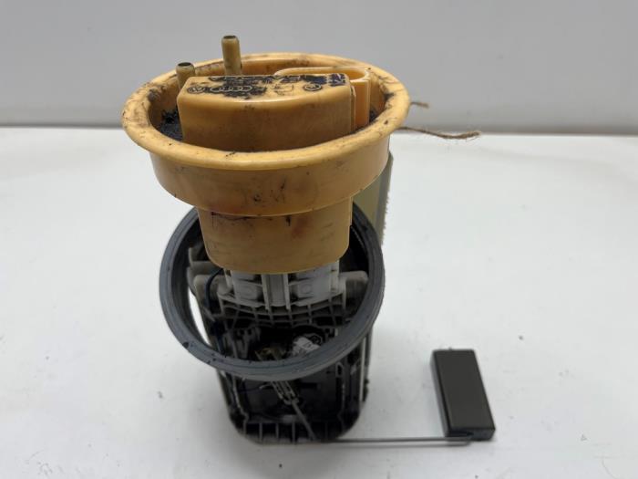 Gebruikte Brandstofpomp Elektrisch Volkswagen Polo IV (9N1/2/3) 1.9 TDI 100 Prijs € 15,00 Margeregeling aangeboden door F. van den Mosselaar autodemontage