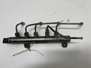 Gebruikte Injector brug Fiat Bravo (198A) 1.9 JTD Multijet Prijs € 25,00 Margeregeling aangeboden door F. van den Mosselaar autodemontage