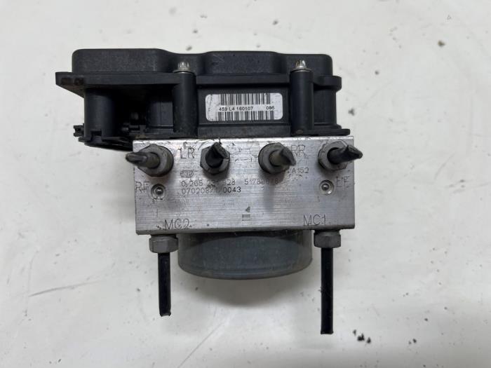 Gebruikte ABS Pomp Fiat Bravo (198A) 1.9 JTD Multijet Prijs € 30,00 Margeregeling aangeboden door F. van den Mosselaar autodemontage