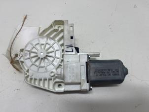 Gebruikte Portierruitmotor Audi A4 Avant Quattro (B8) 3.0 TDI 245 V6 24V Prijs € 25,00 Margeregeling aangeboden door F. van den Mosselaar autodemontage