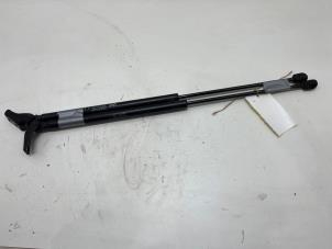 Gebruikte Set Gasdempers Achterklep Hyundai i30 (FD) 1.6 CVVT 16V Prijs € 20,00 Margeregeling aangeboden door F. van den Mosselaar autodemontage