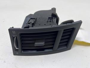 Gebruikte Luchtrooster Dashboard Infiniti FX (S50) 35 3.5i 24V AWD Prijs € 15,00 Margeregeling aangeboden door F. van den Mosselaar autodemontage