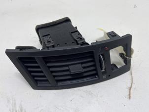 Gebruikte Luchtrooster Dashboard Infiniti FX (S50) 35 3.5i 24V AWD Prijs € 15,00 Margeregeling aangeboden door F. van den Mosselaar autodemontage