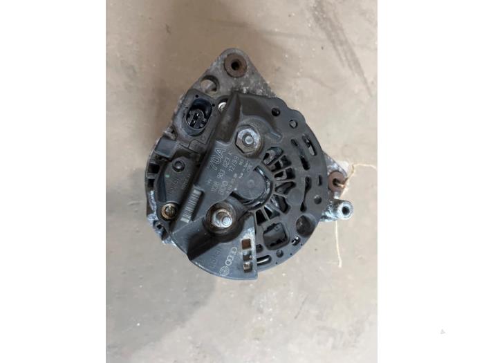 Dynamo van een Seat Ibiza III (6L1) 1.4 16V 100 2003