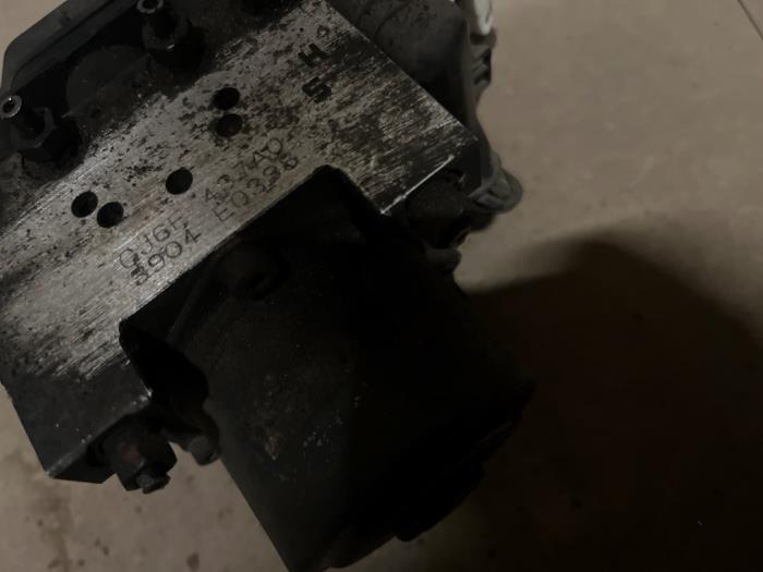 ABS Pomp van een Mazda 6 (GG12/82) 2.0 CiDT HP 16V 2002