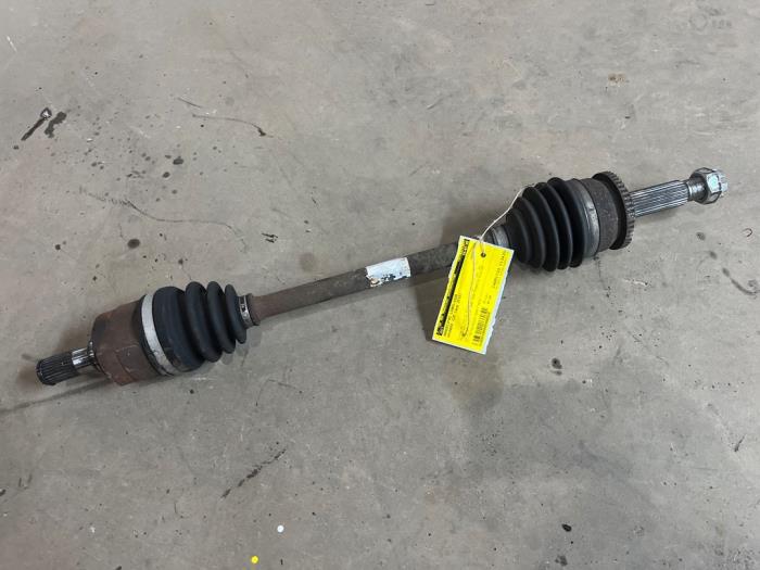 Gebruikte Steekas links-voor Hyundai i20 1.2i 16V Prijs € 35,00 Margeregeling aangeboden door F. van den Mosselaar autodemontage