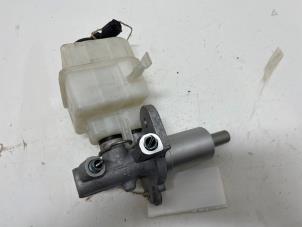 Gebruikte Hoofdremcilinder BMW 5 serie (F10) 523i 24V Prijs € 25,00 Margeregeling aangeboden door F. van den Mosselaar autodemontage