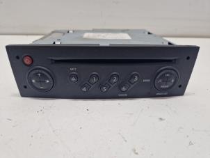 Gebruikte Radio Renault Clio III (BR/CR) 1.6 16V Prijs € 25,00 Margeregeling aangeboden door F. van den Mosselaar autodemontage