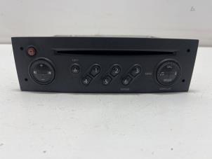 Gebruikte Radio Renault Clio III (BR/CR) 1.6 16V Prijs € 25,00 Margeregeling aangeboden door F. van den Mosselaar autodemontage