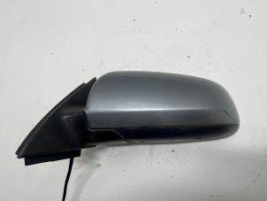 Gebruikte Spiegel Buiten links Audi A4 Avant (B7) 2.0 TDI 16V Prijs € 25,00 Margeregeling aangeboden door F. van den Mosselaar autodemontage