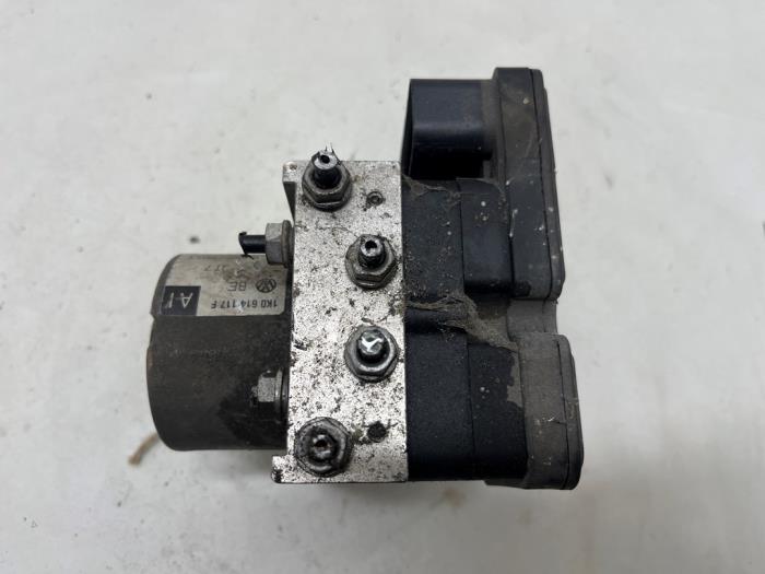 Gebruikte ABS Pomp Volkswagen Golf V (1K1) 1.4 FSI 16V Prijs € 25,00 Margeregeling aangeboden door F. van den Mosselaar autodemontage
