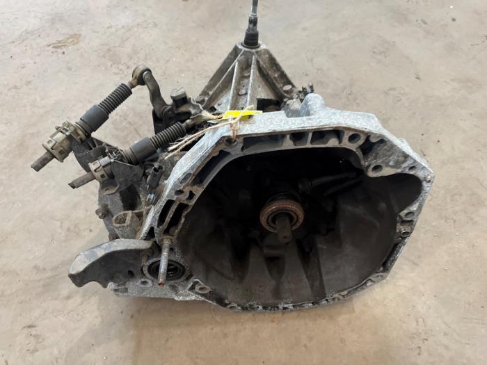 Gebruikte Versnellingsbak Renault Clio III (BR/CR) 1.5 dCi 70 Prijs € 150,00 Margeregeling aangeboden door F. van den Mosselaar autodemontage
