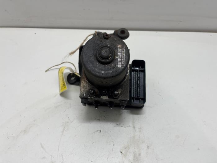 Gebruikte ABS Pomp Volkswagen Golf IV Variant (1J5) 1.6 16V Prijs € 15,00 Margeregeling aangeboden door F. van den Mosselaar autodemontage
