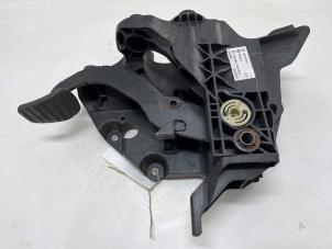 Gebruikte Rempedaal Opel Vivaro 1.6 CDTi BiTurbo 125 Prijs € 35,00 Margeregeling aangeboden door F. van den Mosselaar autodemontage