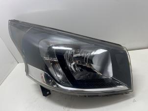 Gebruikte Koplamp rechts Opel Vivaro 1.6 CDTi BiTurbo 125 Prijs € 250,00 Margeregeling aangeboden door F. van den Mosselaar autodemontage