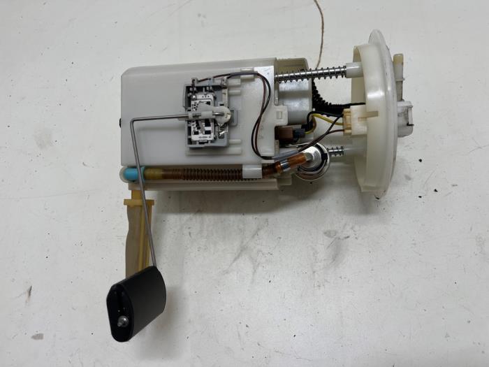Gebruikte Tank element Pomp Kia Pro cee'd (EDB3) 1.4 CVVT 16V Prijs € 25,00 Margeregeling aangeboden door F. van den Mosselaar autodemontage
