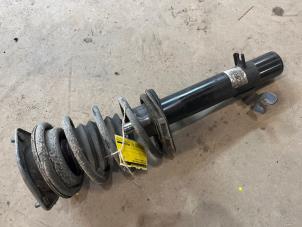 Gebruikte Schokdemperpoot rechts-voor Mini Clubman (R55) 2.0 Cooper SD 16V Prijs € 35,00 Margeregeling aangeboden door F. van den Mosselaar autodemontage