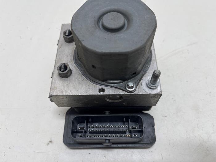 ABS Pomp van een Audi A1 (8X1/8XK) 1.4 TFSI 16V 122 2013