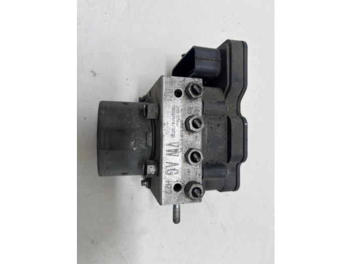 ABS Pomp van een Audi A1 (8X1/8XK) 1.4 TFSI 16V 122 2013