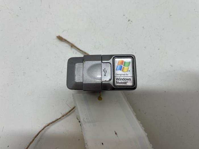 Gebruikte AUX/USB aansluiting Alfa Romeo MiTo (955) 1.4 Turbo Multi Air 16V Prijs € 15,00 Margeregeling aangeboden door F. van den Mosselaar autodemontage