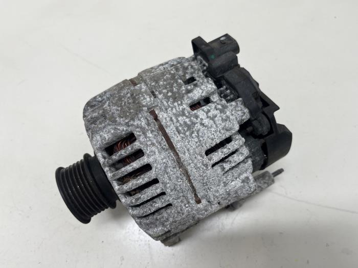 Gebruikte Dynamo Volkswagen Polo IV (9N1/2/3) 1.4 16V 75 Prijs € 35,00 Margeregeling aangeboden door F. van den Mosselaar autodemontage