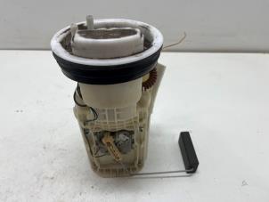 Gebruikte Brandstofpomp Elektrisch Volkswagen Polo IV (9N1/2/3) 1.2 12V Prijs € 35,00 Margeregeling aangeboden door F. van den Mosselaar autodemontage