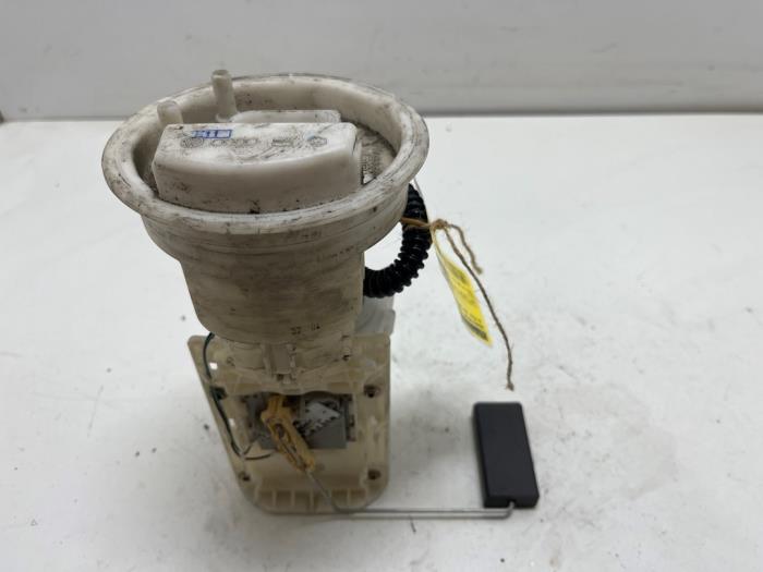 Gebruikte Tank element Pomp Volkswagen Polo IV (9N1/2/3) 1.2 Prijs € 35,00 Margeregeling aangeboden door F. van den Mosselaar autodemontage