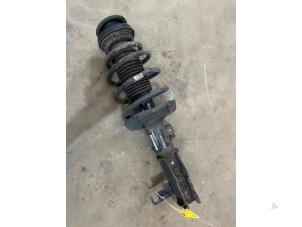 Gebruikte Mac Phersonpoot links-voor Opel Insignia Sports Tourer 2.0 CDTI 16V 130 ecoFLEX Prijs € 45,00 Margeregeling aangeboden door F. van den Mosselaar autodemontage