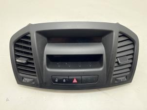 Gebruikte Display Interieur Opel Insignia Sports Tourer 2.0 CDTI 16V 130 ecoFLEX Prijs € 25,00 Margeregeling aangeboden door F. van den Mosselaar autodemontage