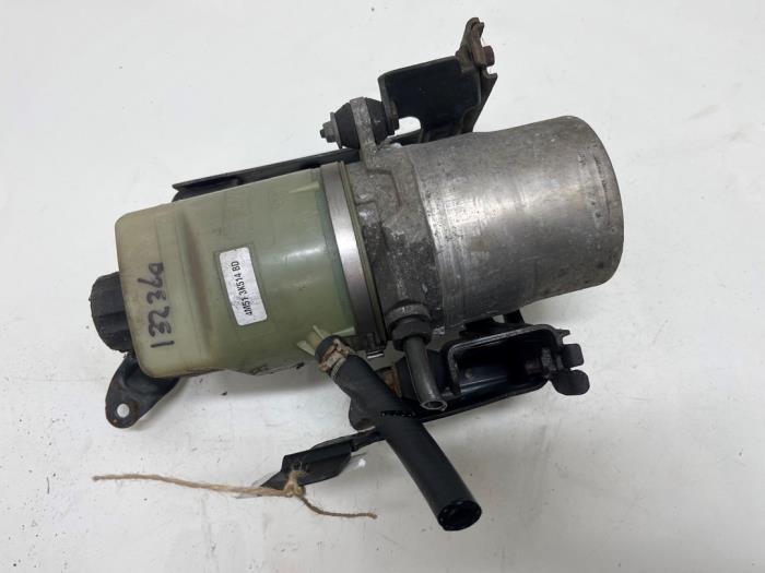 Gebruikte Pomp Servo Ford Focus 2 Wagon 1.8 16V Prijs € 75,00 Margeregeling aangeboden door F. van den Mosselaar autodemontage