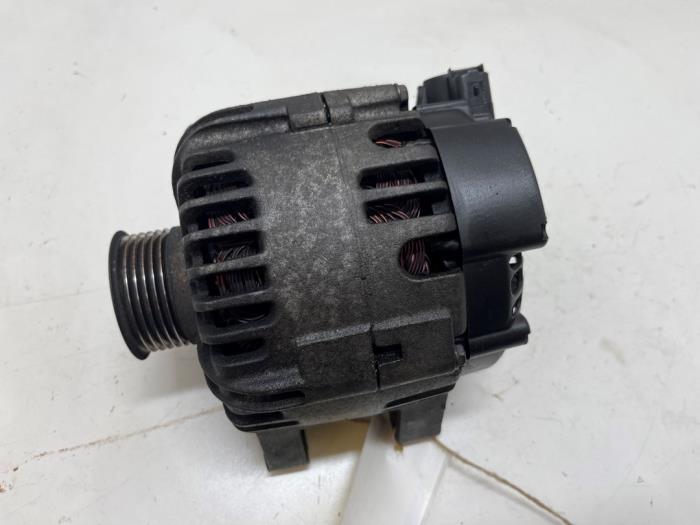 Gebruikte Dynamo Peugeot 206 (2A/C/H/J/S) 1.1 XN,XR Prijs € 35,00 Margeregeling aangeboden door F. van den Mosselaar autodemontage