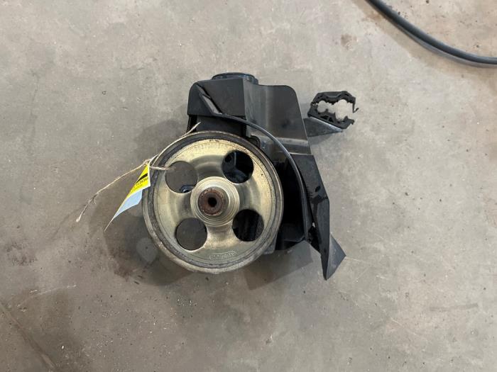 Gebruikte Servopomp Peugeot 206 (2A/C/H/J/S) 1.4 HDi Prijs € 25,00 Margeregeling aangeboden door F. van den Mosselaar autodemontage