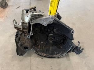 Gebruikte Versnellingsbak Peugeot 207/207+ (WA/WC/WM) 1.4 16V Prijs € 150,00 Margeregeling aangeboden door F. van den Mosselaar autodemontage