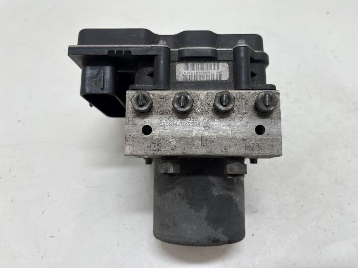 Gebruikte ABS Pomp Mercedes E (W212) E-250 CGI 16V BlueEfficiency Prijs € 50,00 Margeregeling aangeboden door F. van den Mosselaar autodemontage