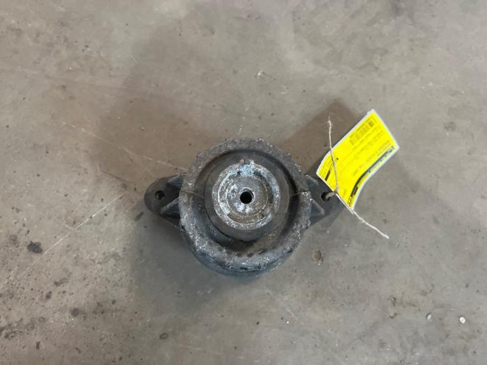 Gebruikte Motorsteun Mercedes E (W212) E-250 CGI 16V BlueEfficiency Prijs € 20,00 Margeregeling aangeboden door F. van den Mosselaar autodemontage