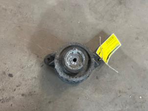 Gebruikte Motorrubber Mercedes E (W212) E-250 CGI 16V BlueEfficiency Prijs € 20,00 Margeregeling aangeboden door F. van den Mosselaar autodemontage