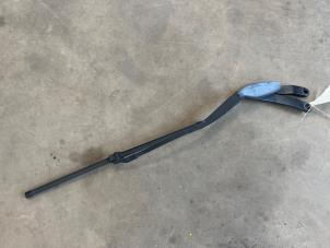 Gebruikte Ruitenwisserarm voor Mercedes E (W212) E-250 CGI 16V BlueEfficiency Prijs € 10,00 Margeregeling aangeboden door F. van den Mosselaar autodemontage