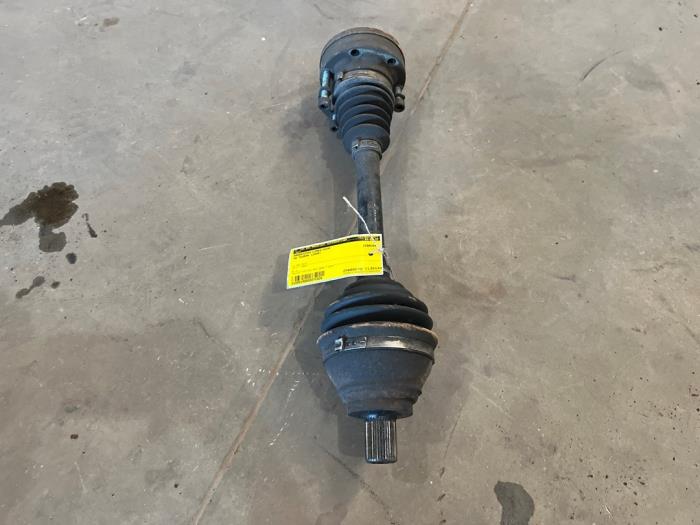 Gebruikte Steekas links-voor Volkswagen Touran (1T1/T2) 2.0 TDI 16V 140 Prijs € 35,00 Margeregeling aangeboden door F. van den Mosselaar autodemontage