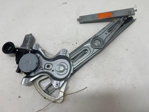 Gebruikte Ruitmechaniek 2Deurs rechts-voor Toyota Yaris II (P9) 1.0 12V VVT-i Prijs € 35,00 Margeregeling aangeboden door F. van den Mosselaar autodemontage